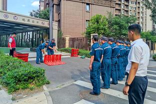 苏群：湖人逆转快船 伍德下半场4分6个篮板居功至伟